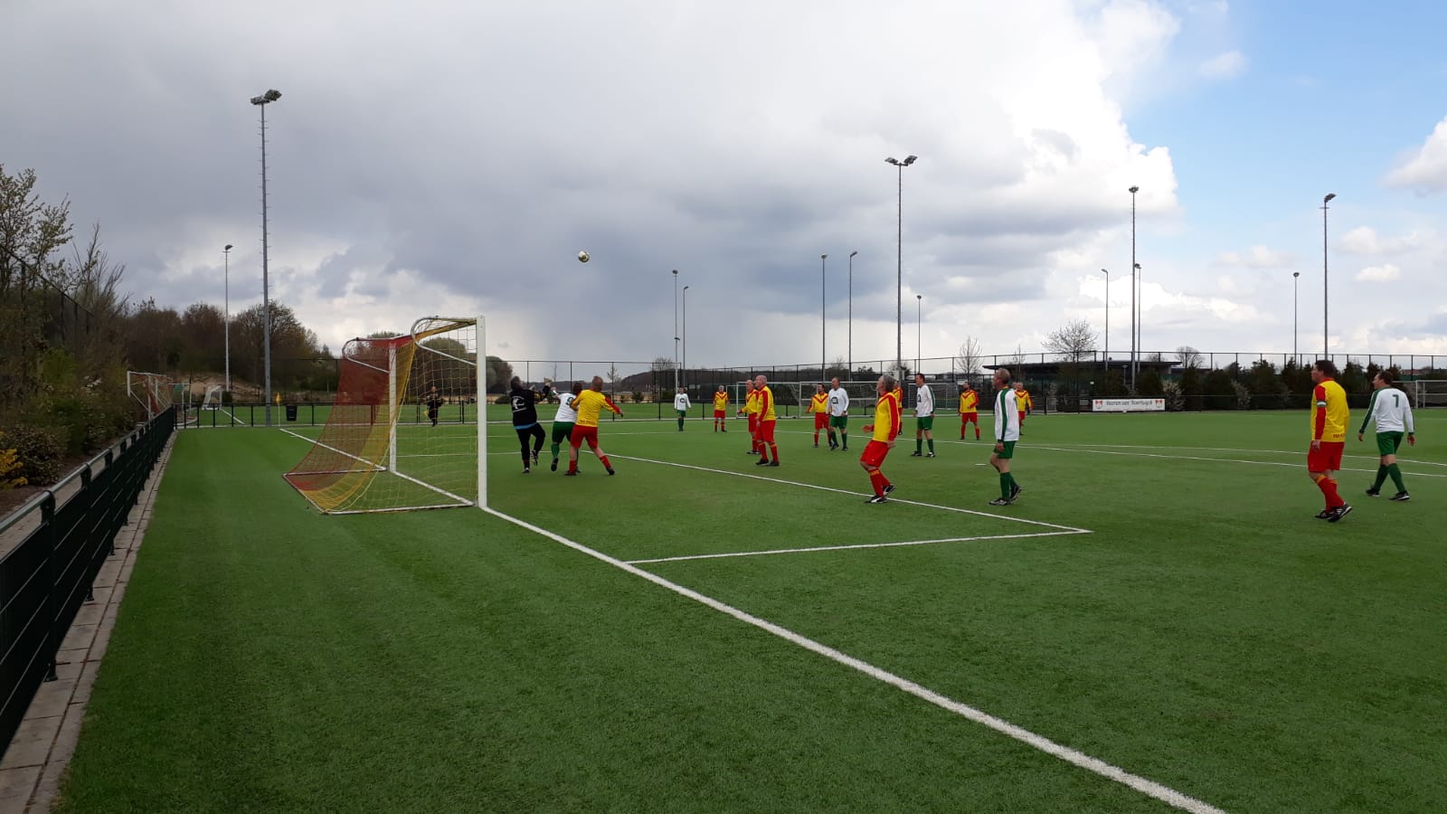 Veteranen met veel moeite naar overwinning